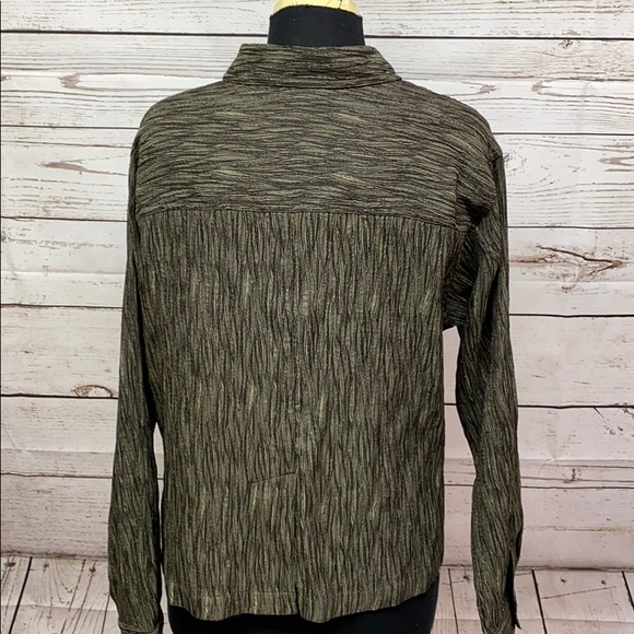 Chico’s Textured Blouse - Picture 2 of 4